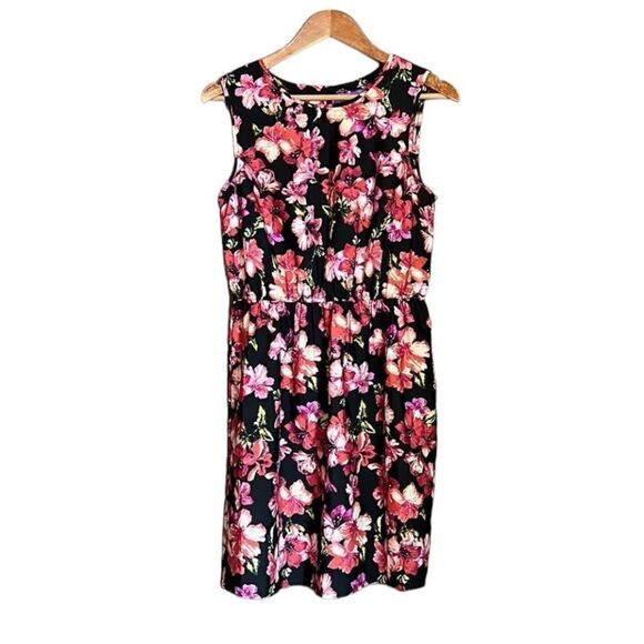 3 for $30! Jolie floral pattern dress. Size 4 - Picture 1 of 11